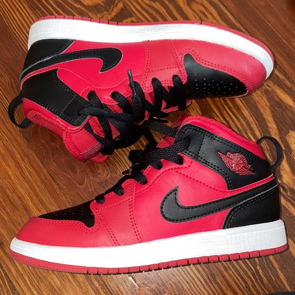 AIR JORDAN 1 MID GS - Picture 5 of 5